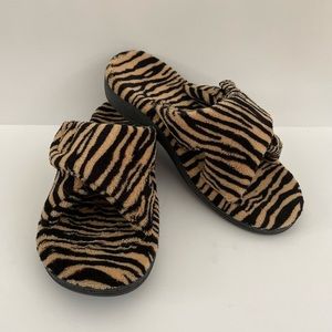 NWT Vionic Women's Indulge Relax Slipper, Size 8